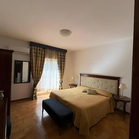 La Grotta 2 Semesterbostad *