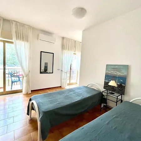 La Grotta 2 Holiday home *